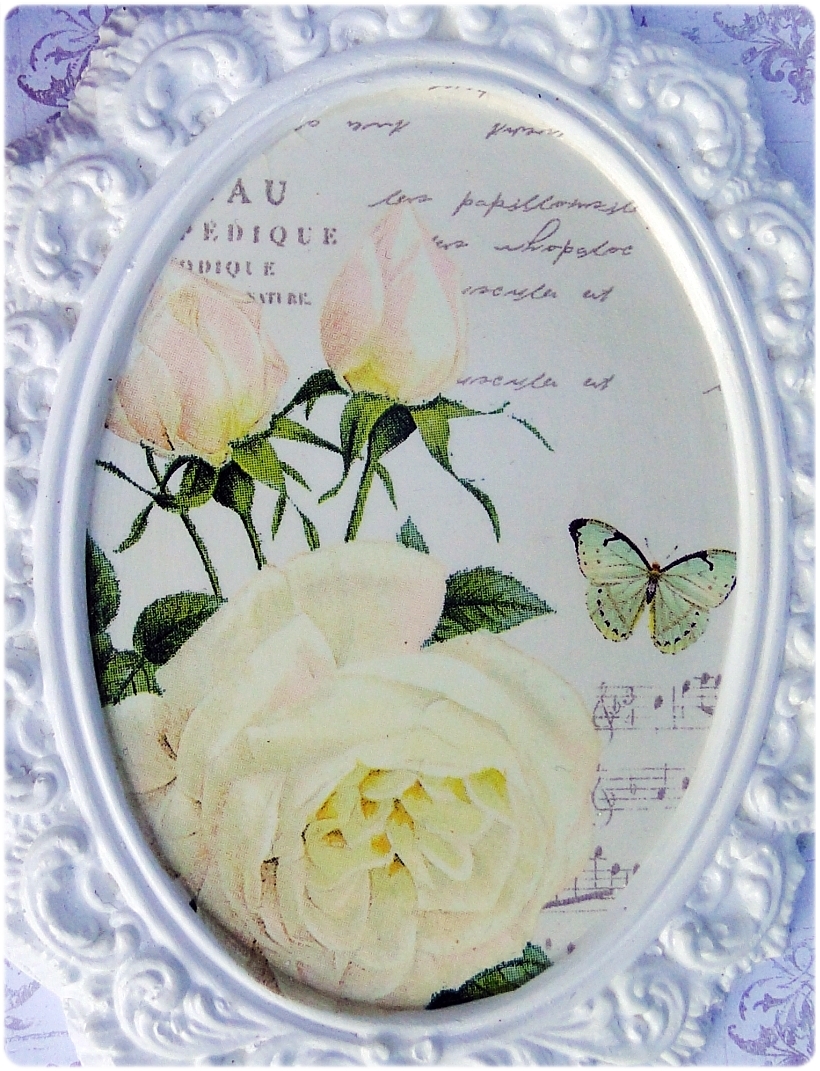 Gipsowa ramka z obrazkiem Białe róże 2